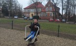 Ćwiczenia na siłowni plenerowej.